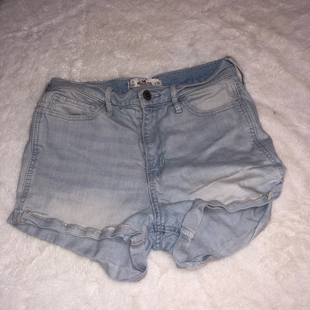 Woman’s Hollister Jean Shorts size 3/26